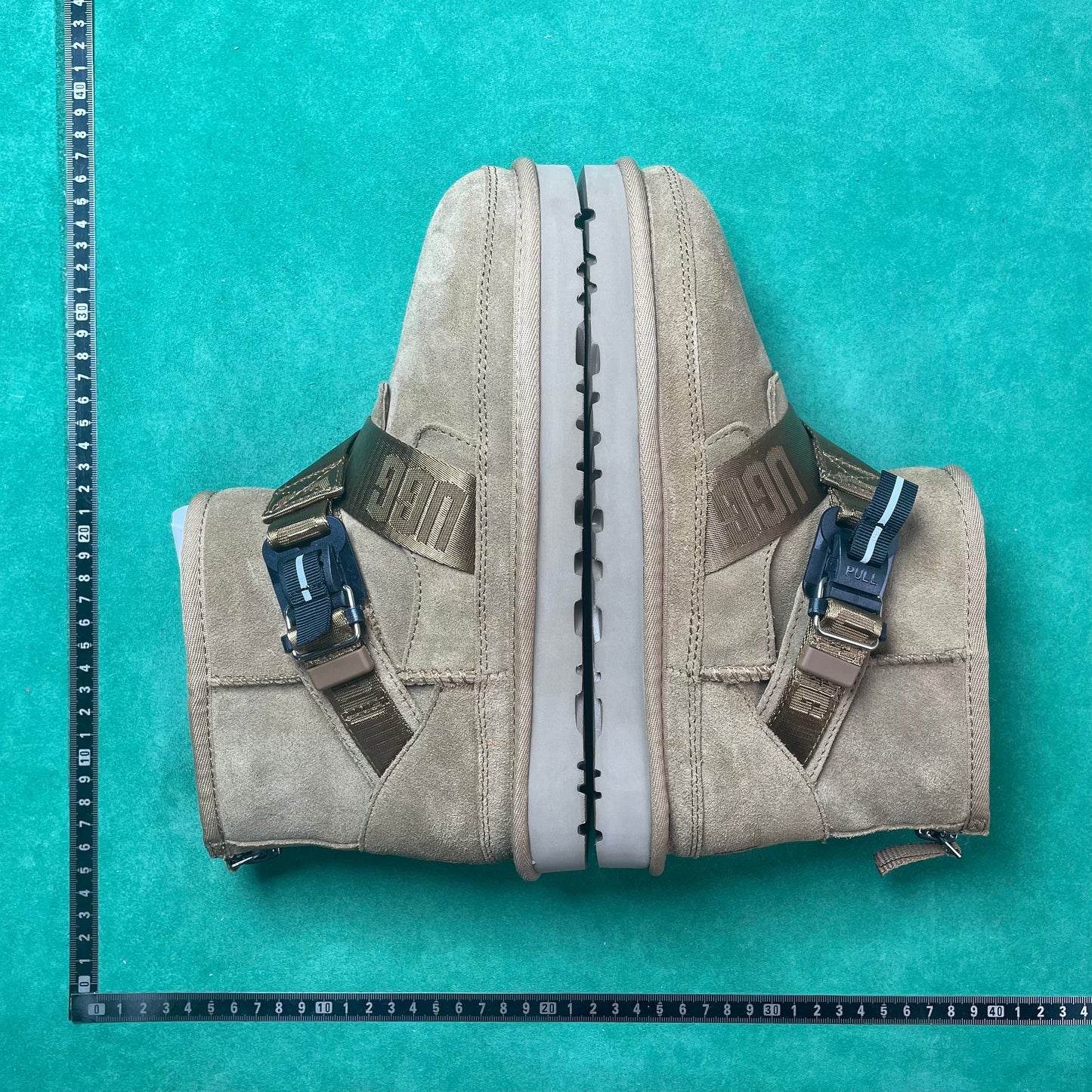 UGG