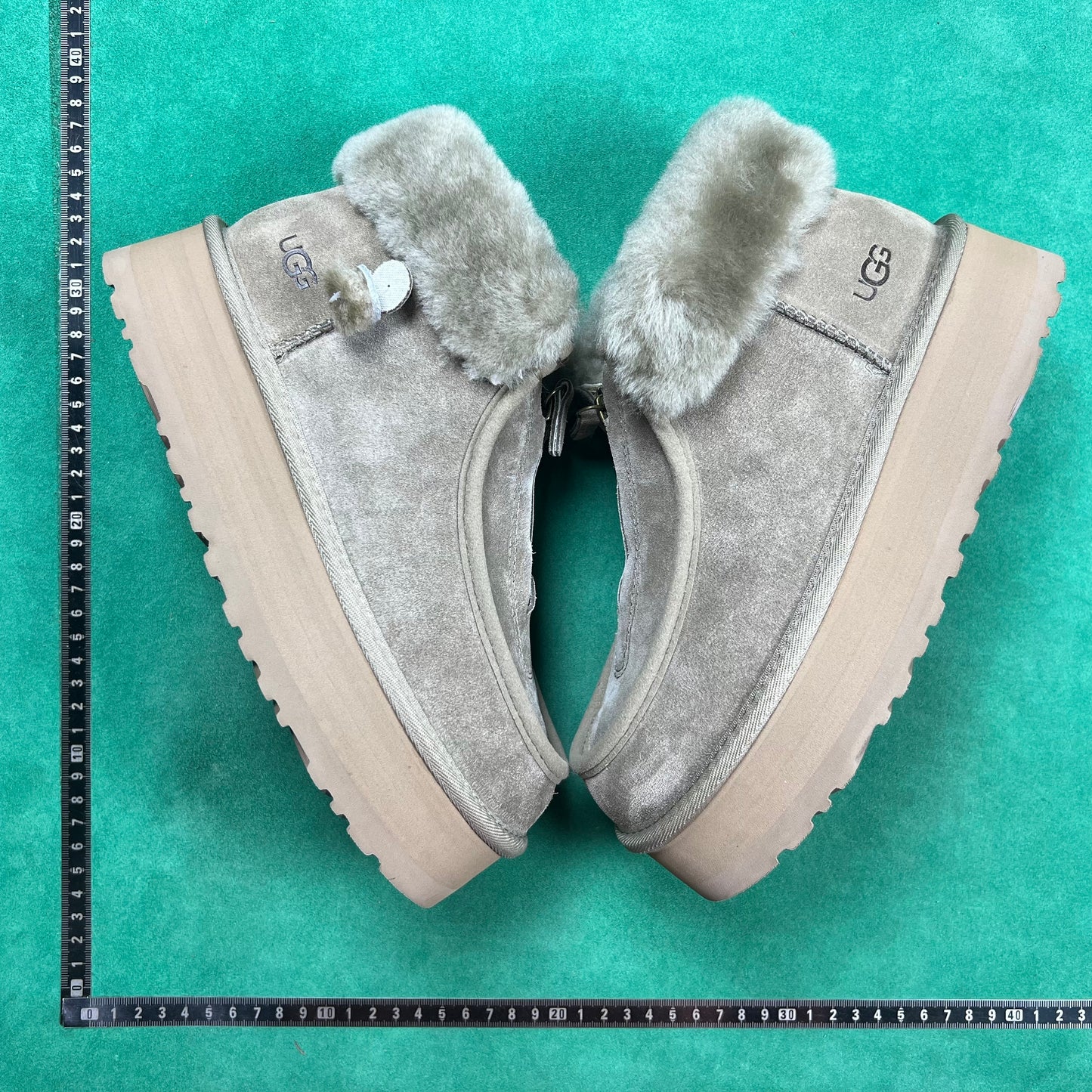 UGG