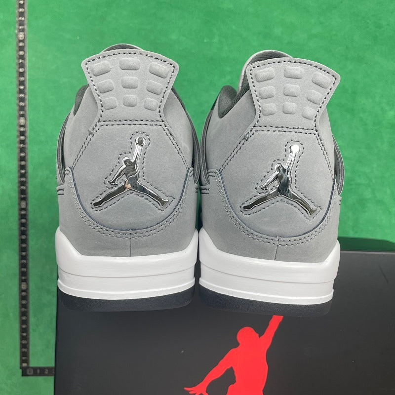 Air Jordan 4 Retro