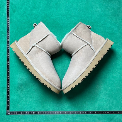 UGG