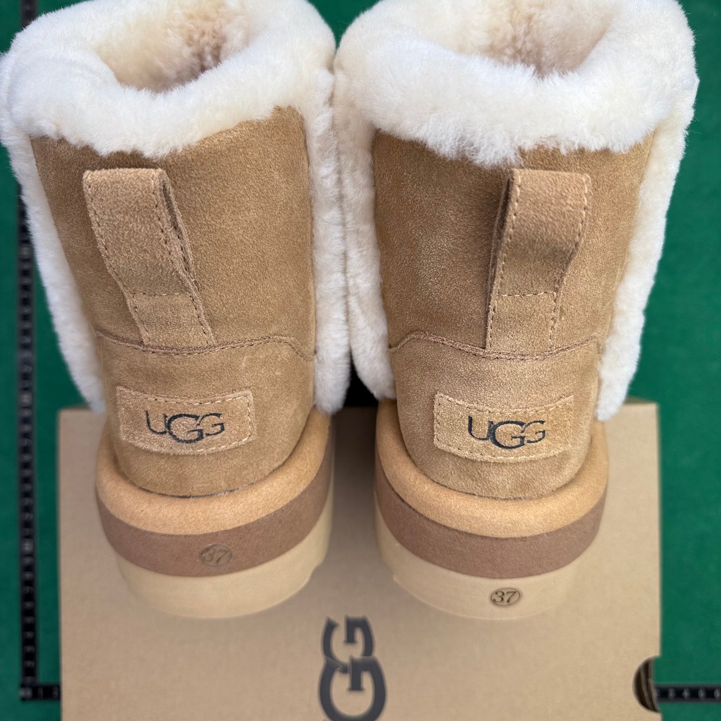 UGG