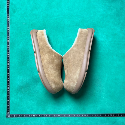 UGG