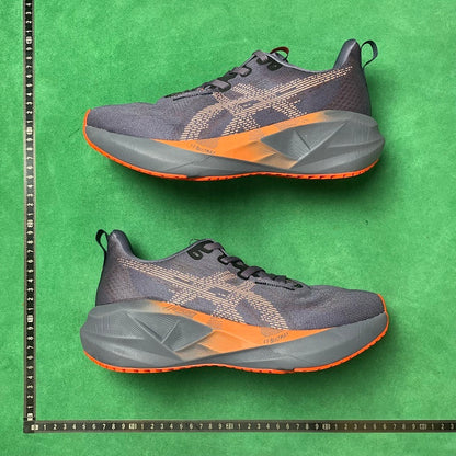 Asics Novablast 5 LE