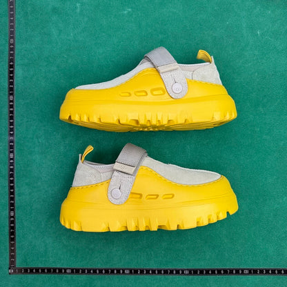 UGG