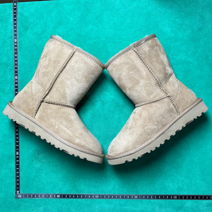 UGG