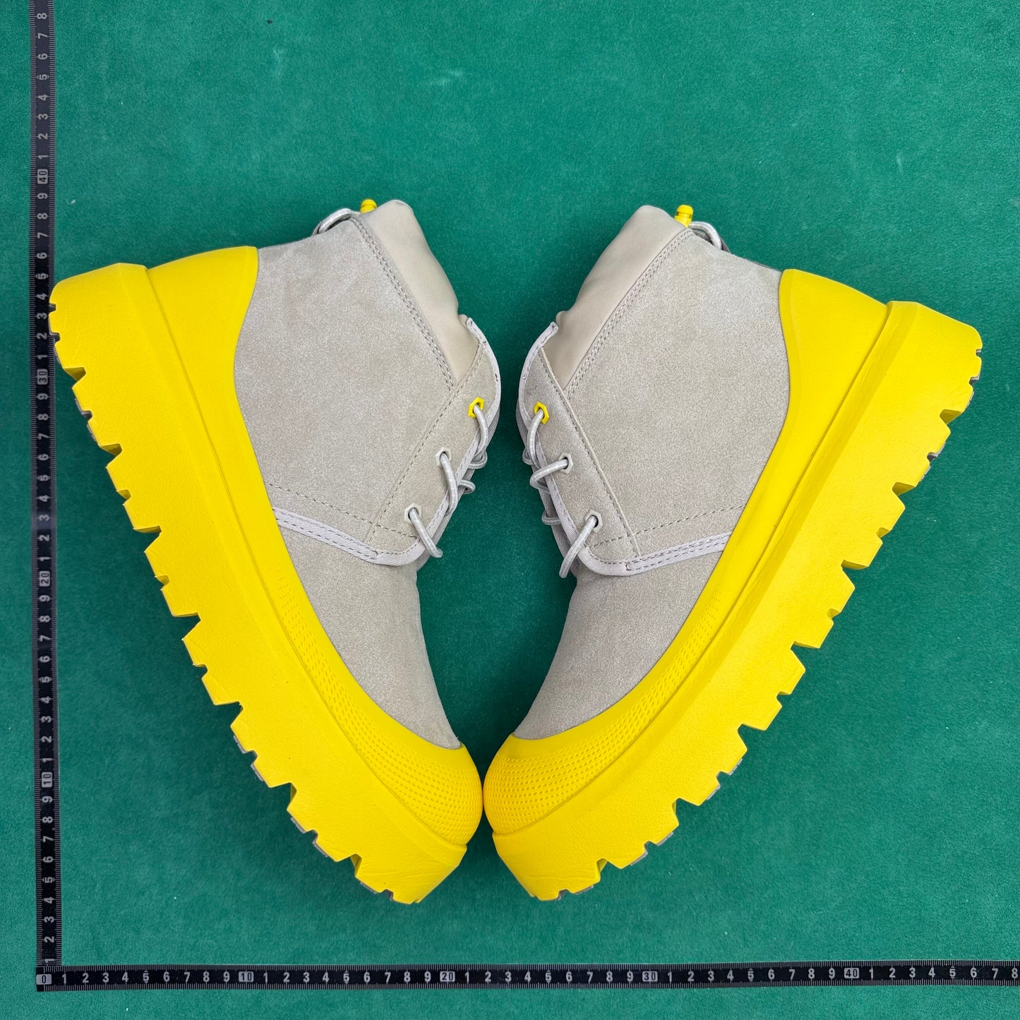 UGG