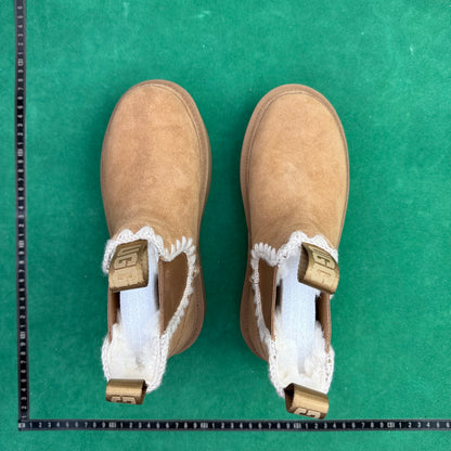 UGG