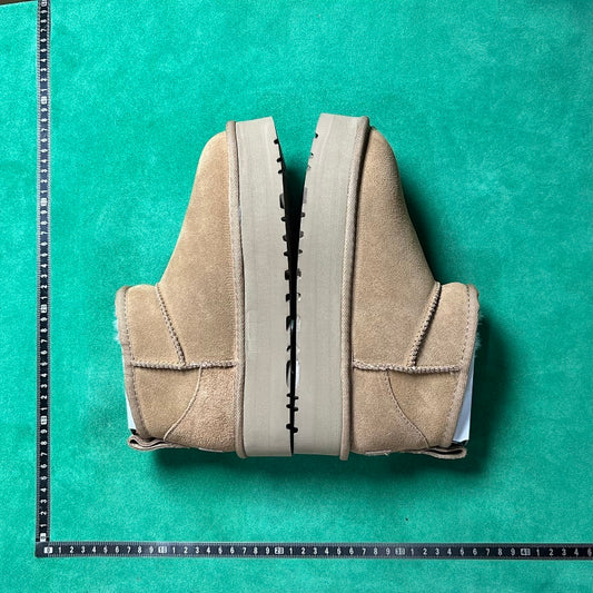 UGG