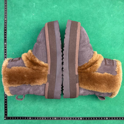 UGG
