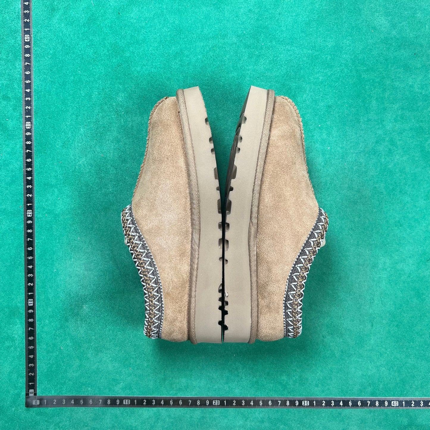 UGG