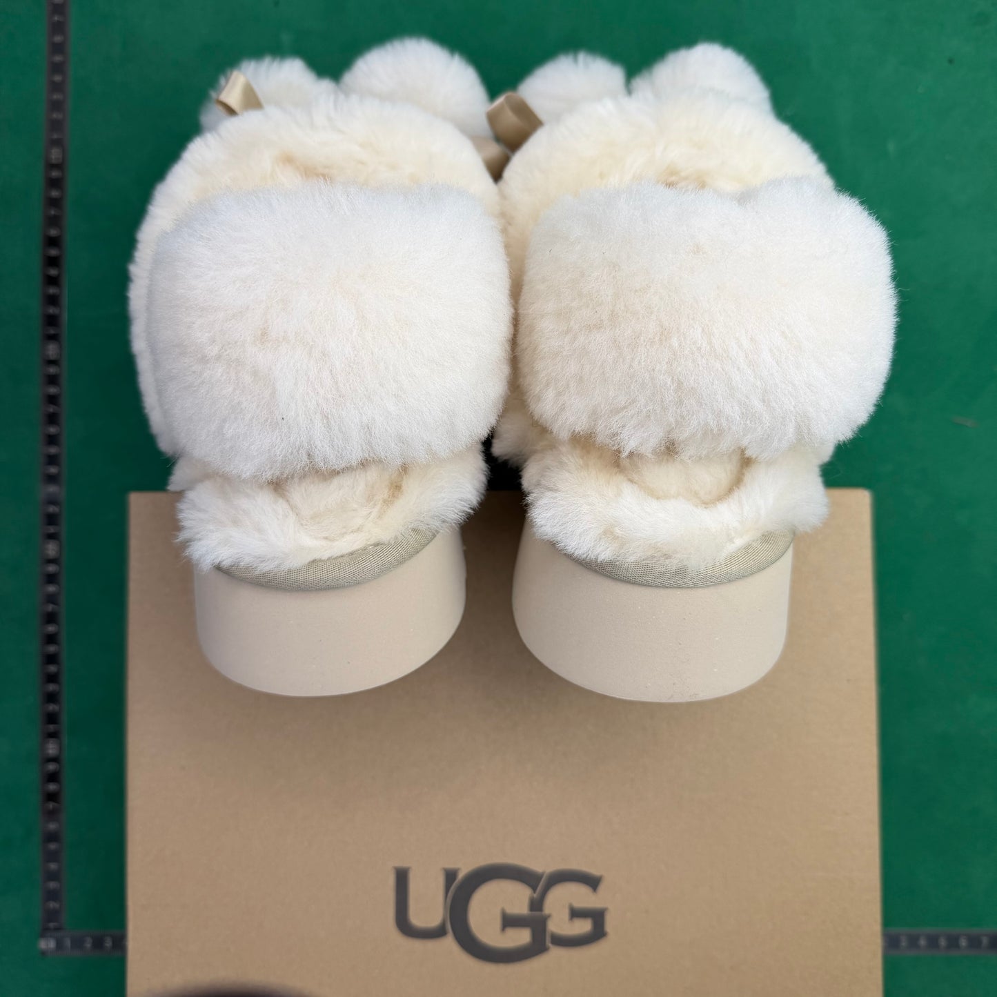 UGG