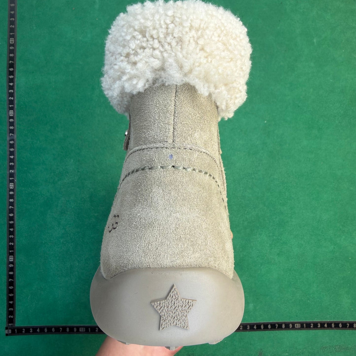 UGG