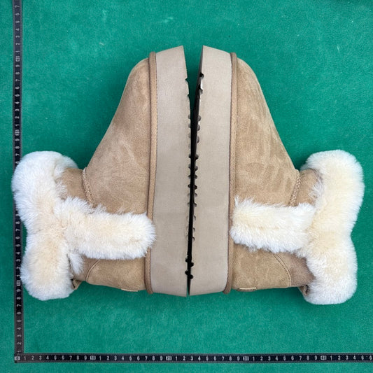 UGG