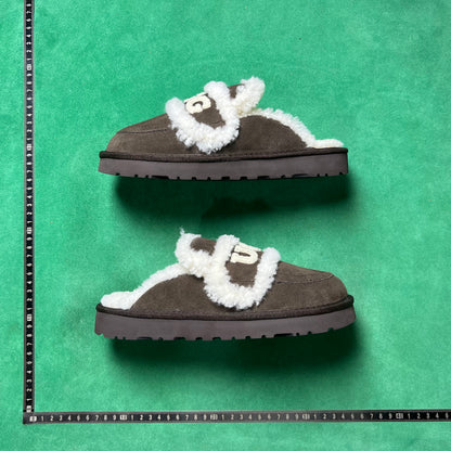 UGG