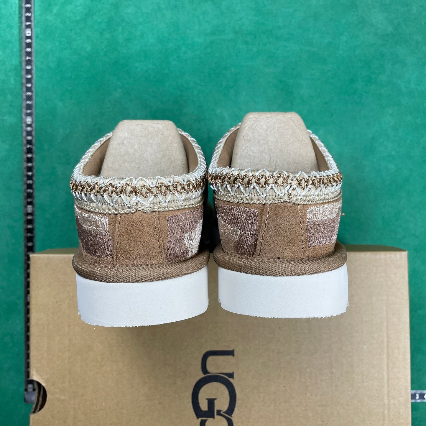 UGG