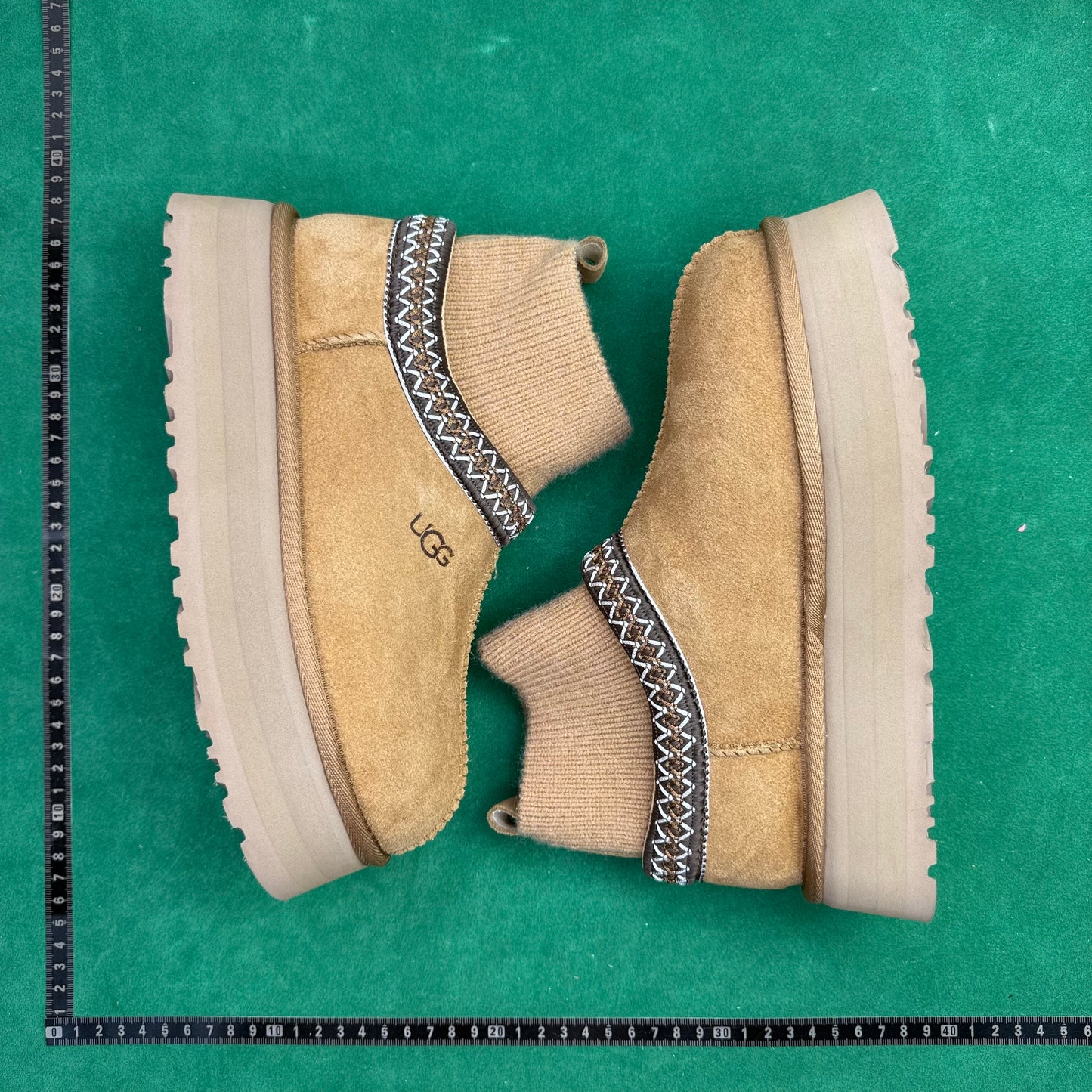 UGG