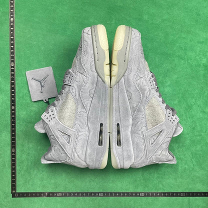 Air Jordan 4 Retro Kaws
