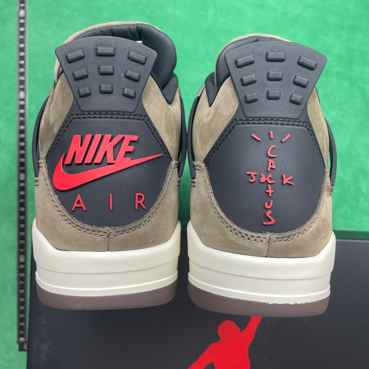 Air Jordan 4 Retro