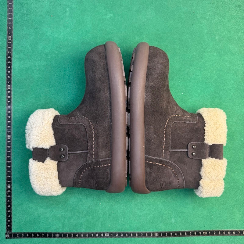 UGG