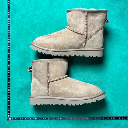 UGG