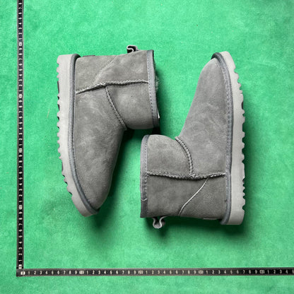 UGG