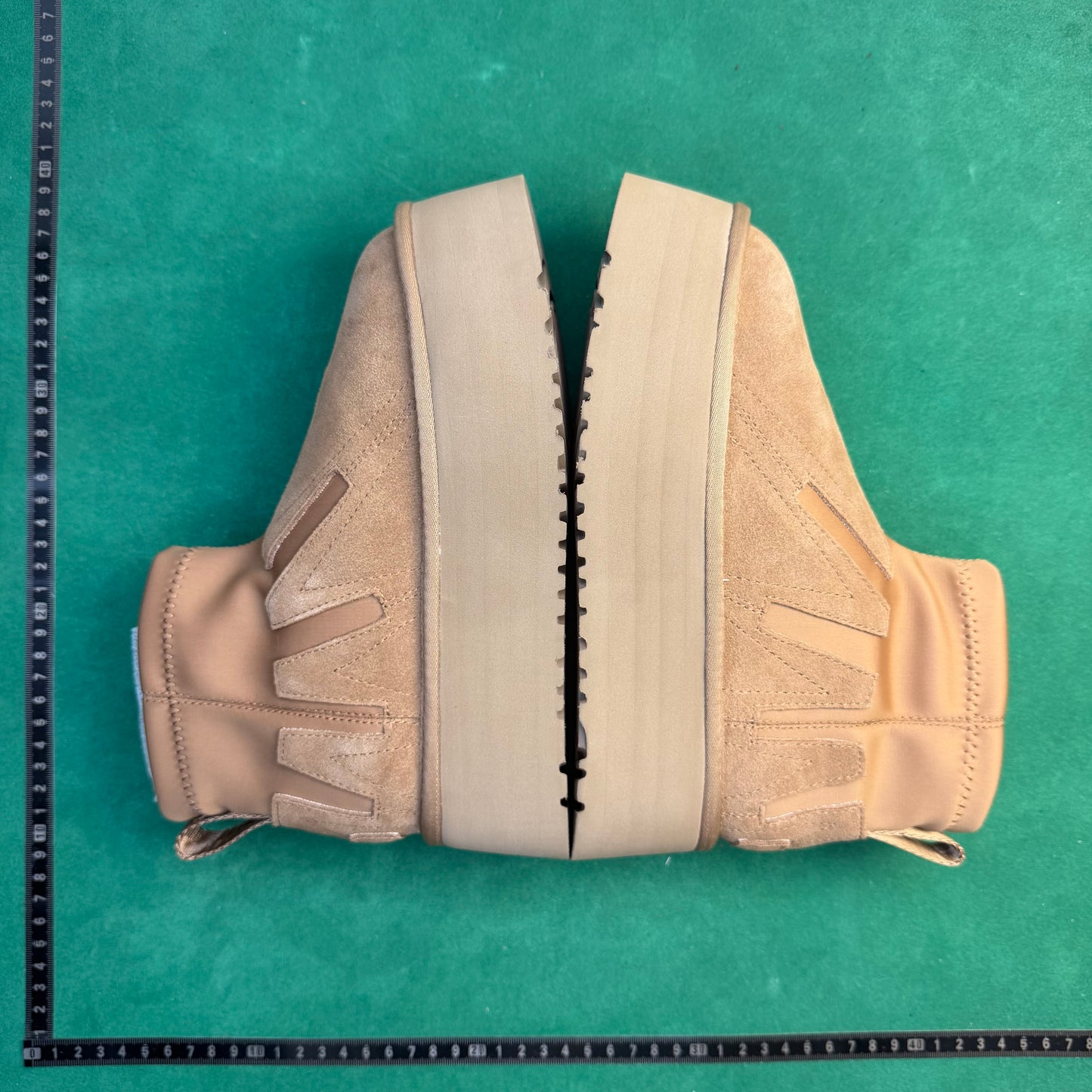 UGG
