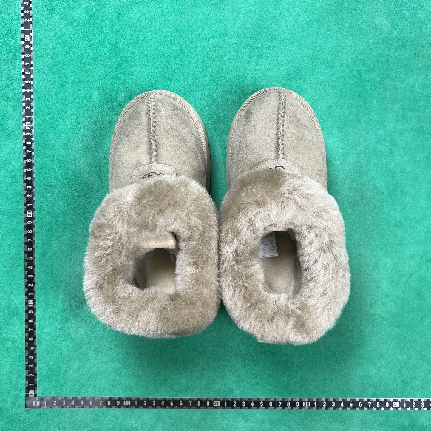 UGG