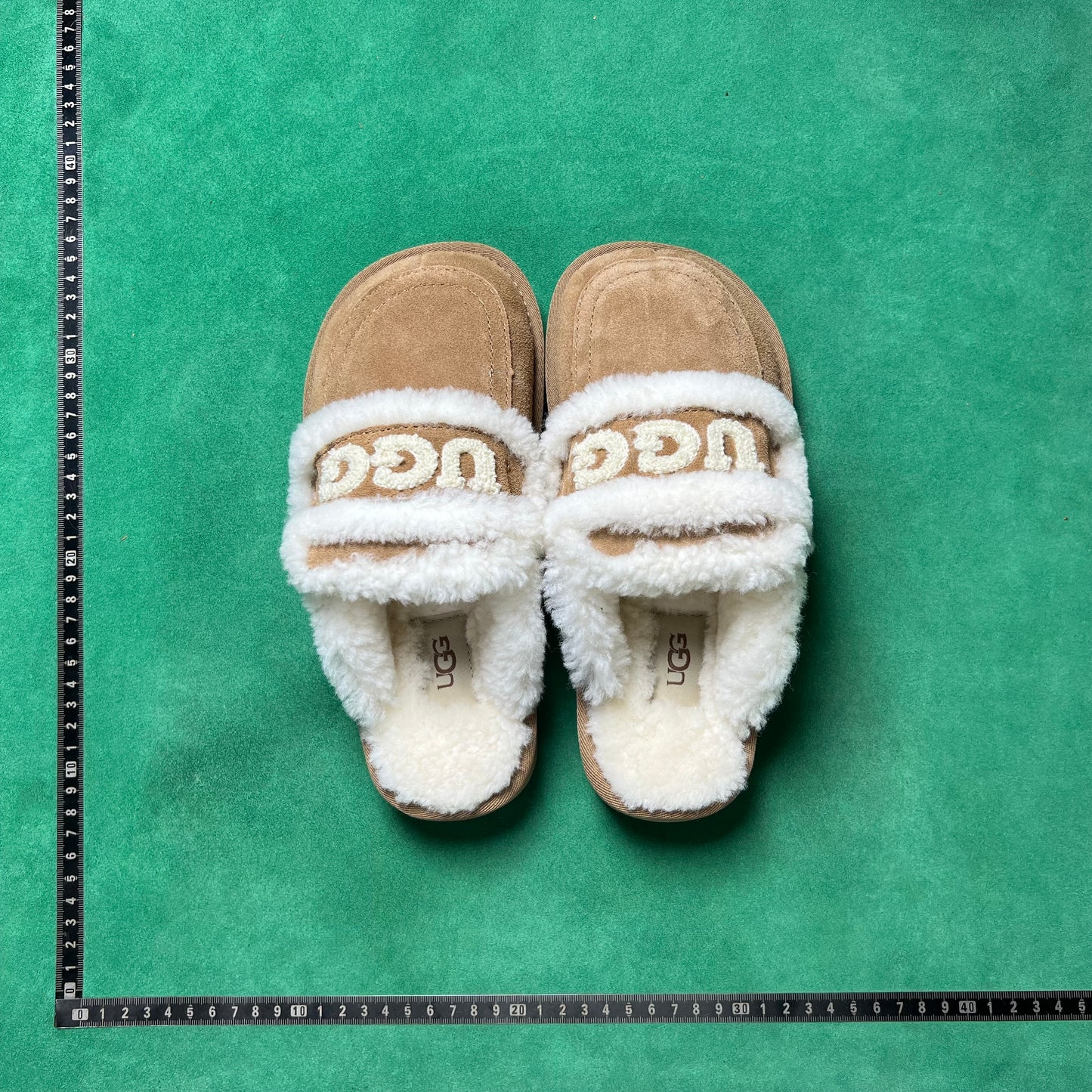 UGG