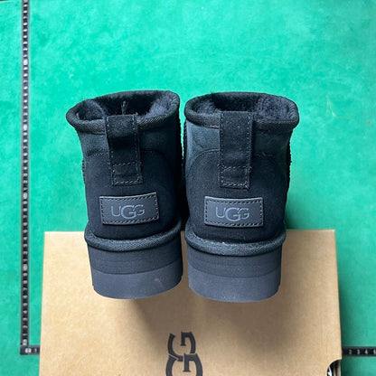 UGG
