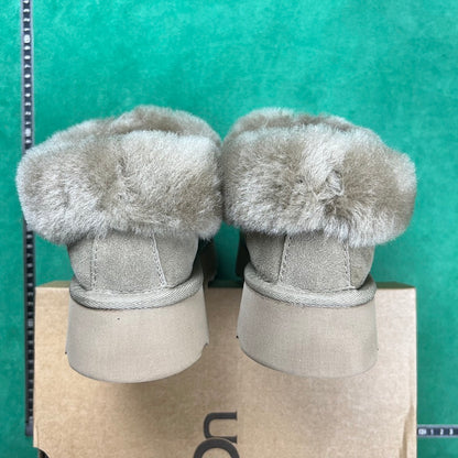 UGG