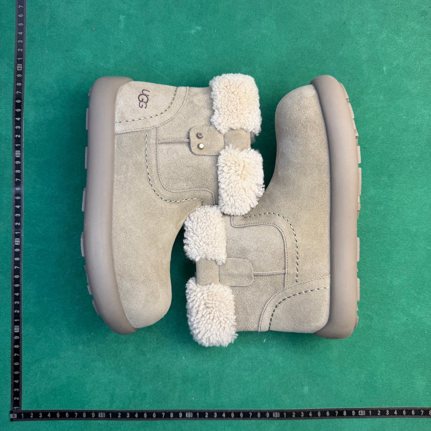 UGG