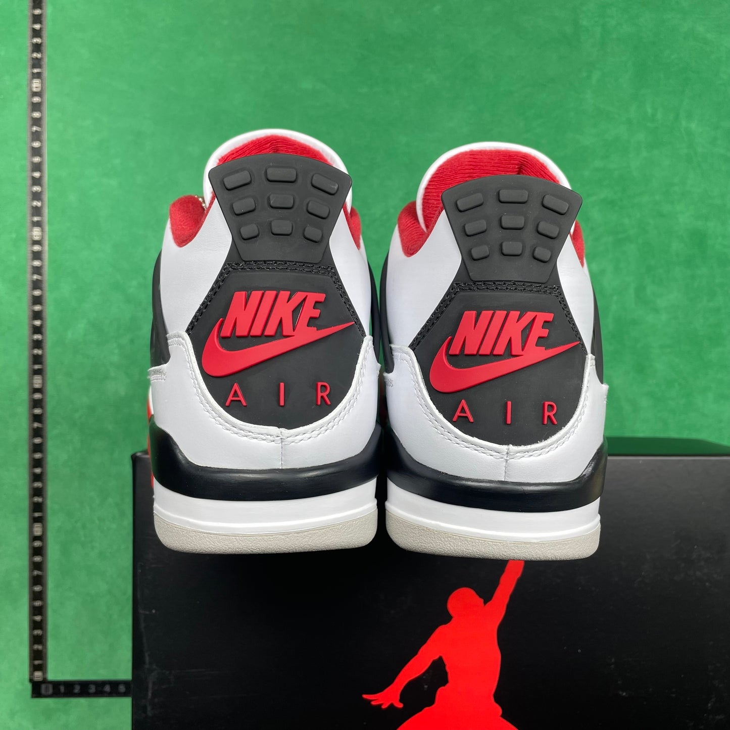 Air Jordan 4 Retro