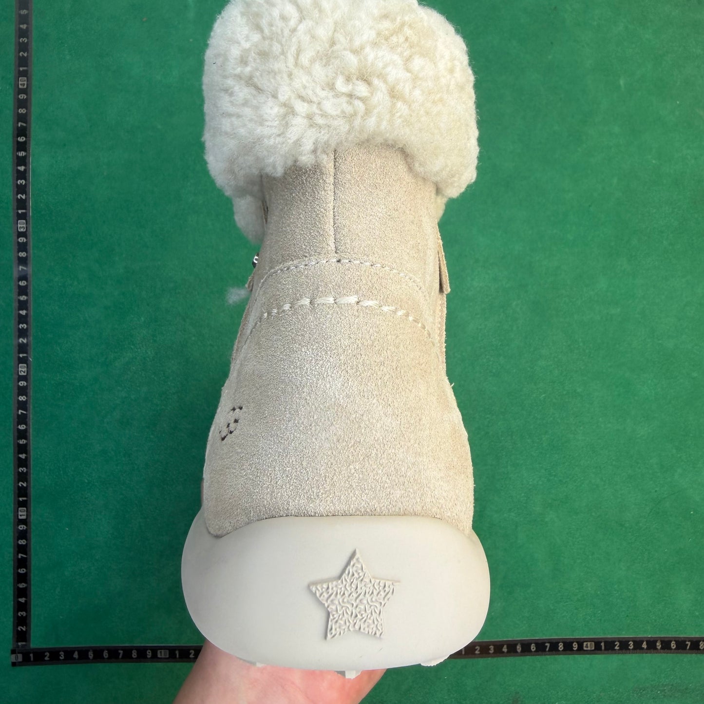 UGG