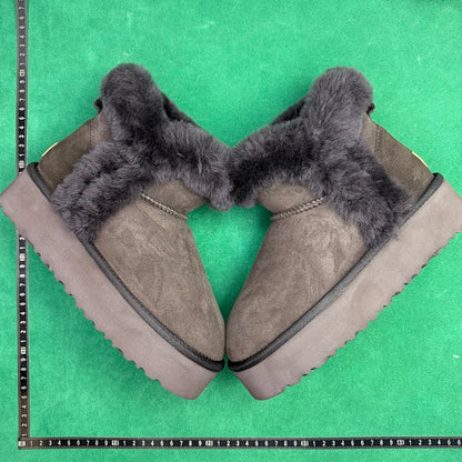 UGG