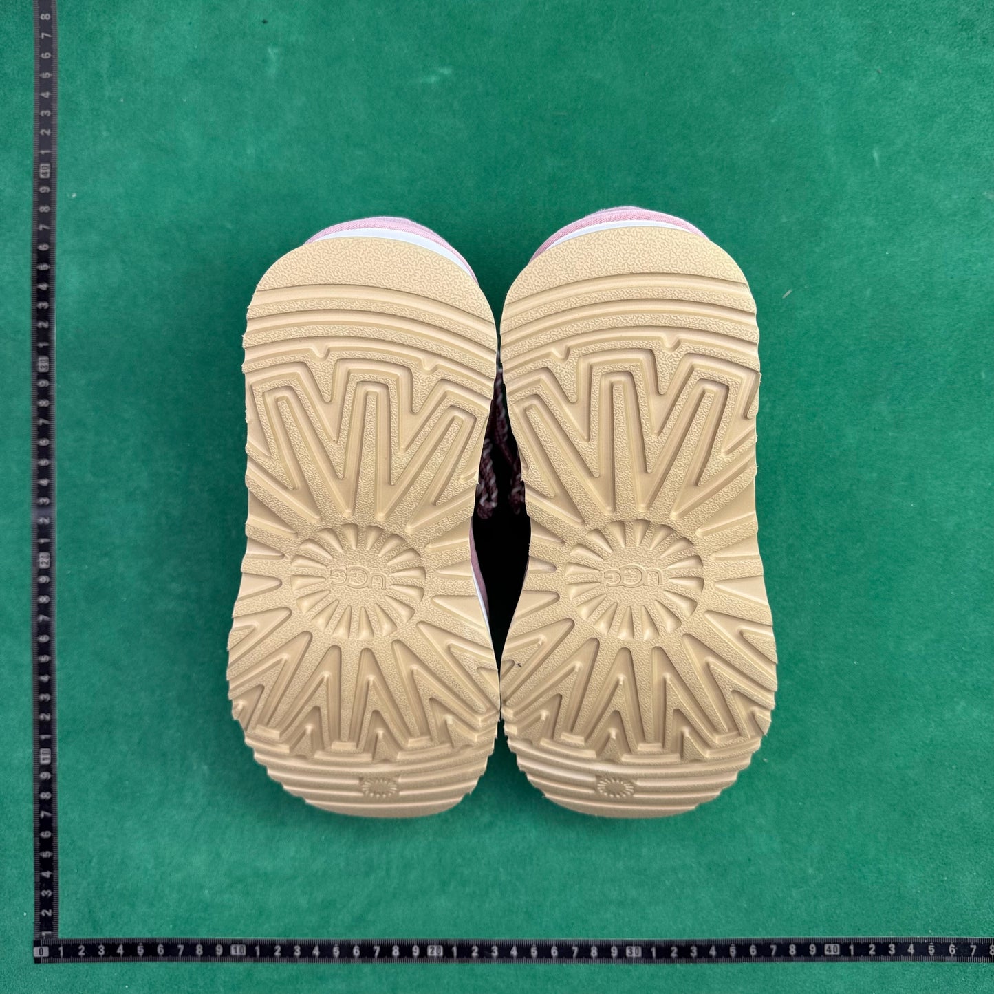 UGG
