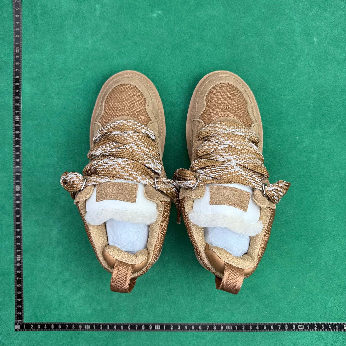 UGG