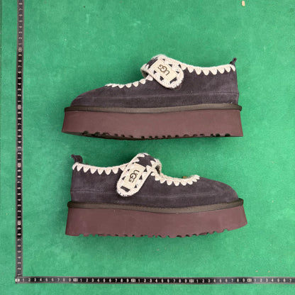 UGG