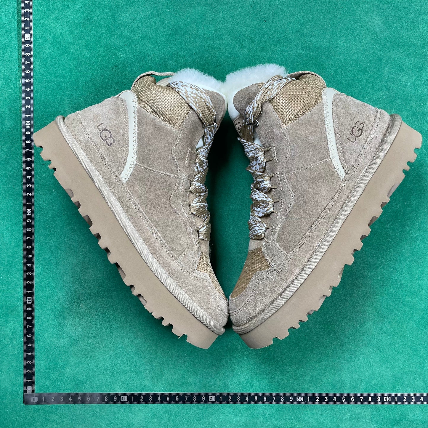 UGG
