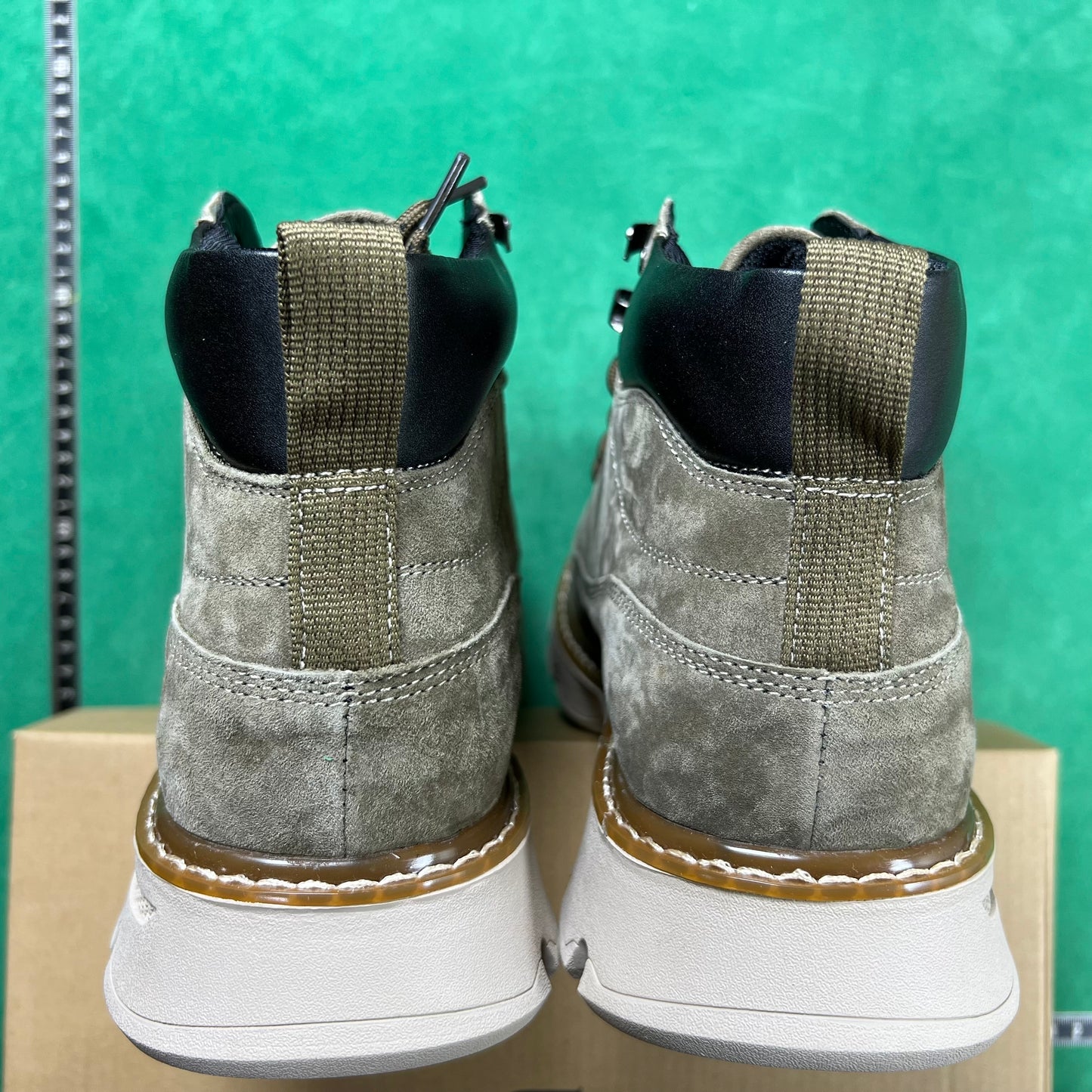 UGG
