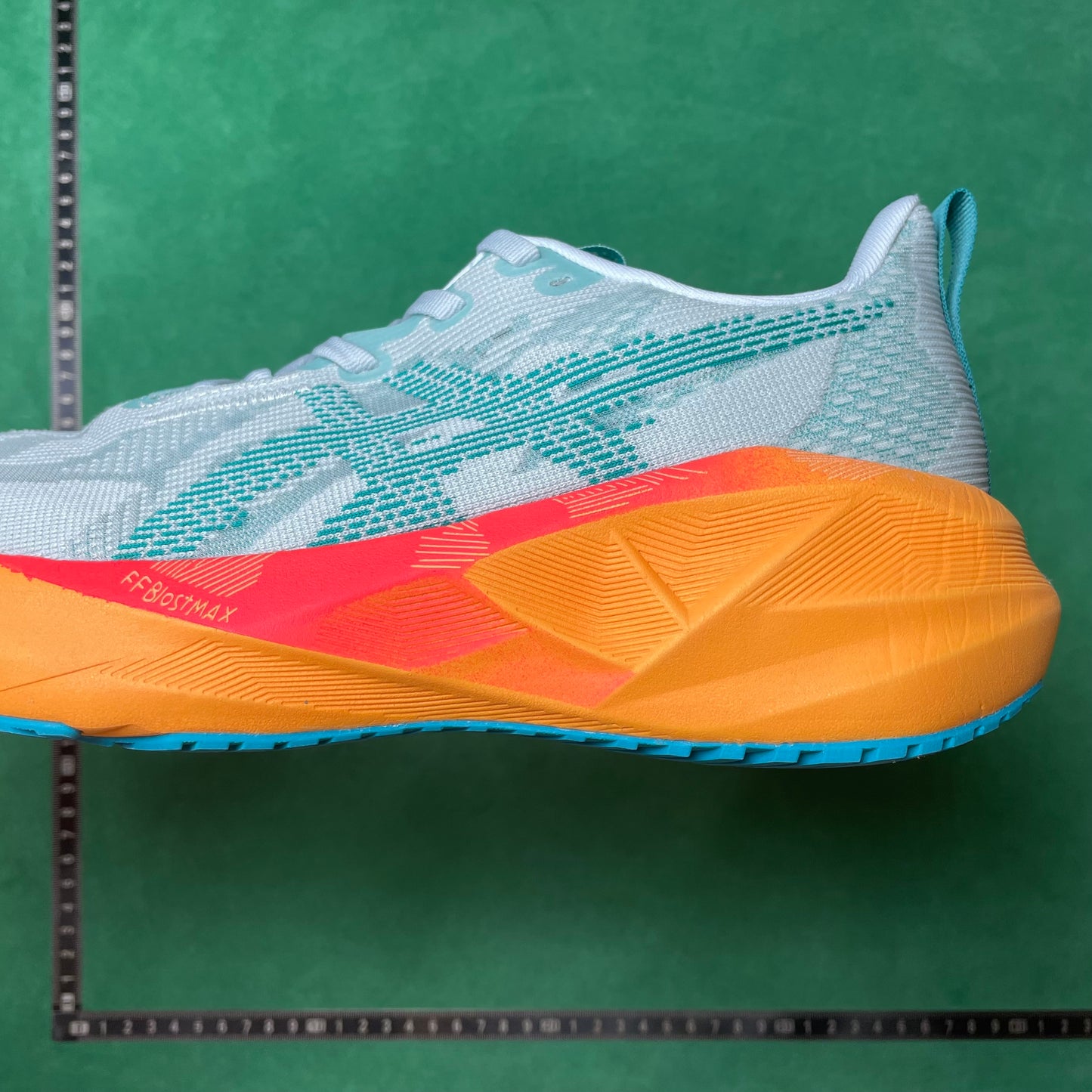 Asics -Novablast 5 LE