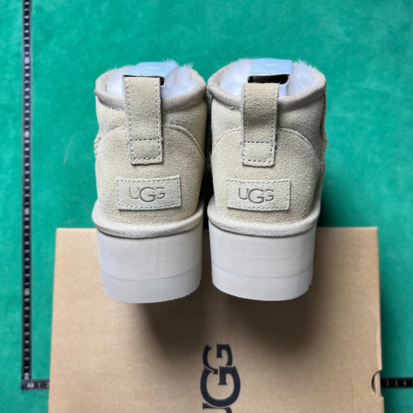 UGG