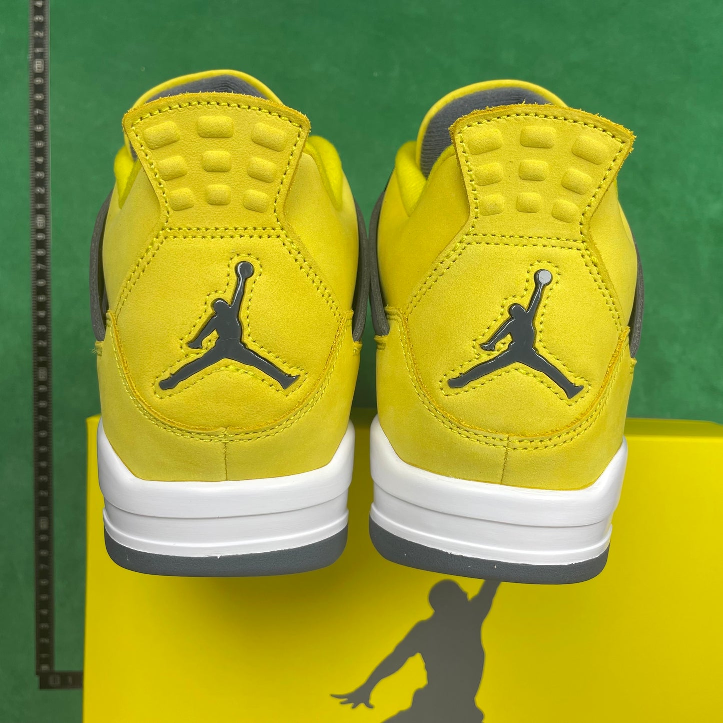 Air Jordan 4 Retro
