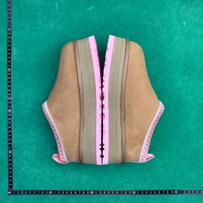 UGG