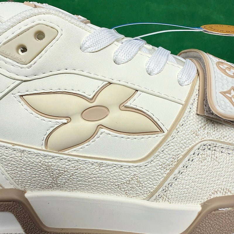 Louis Vuitton - Arch Light