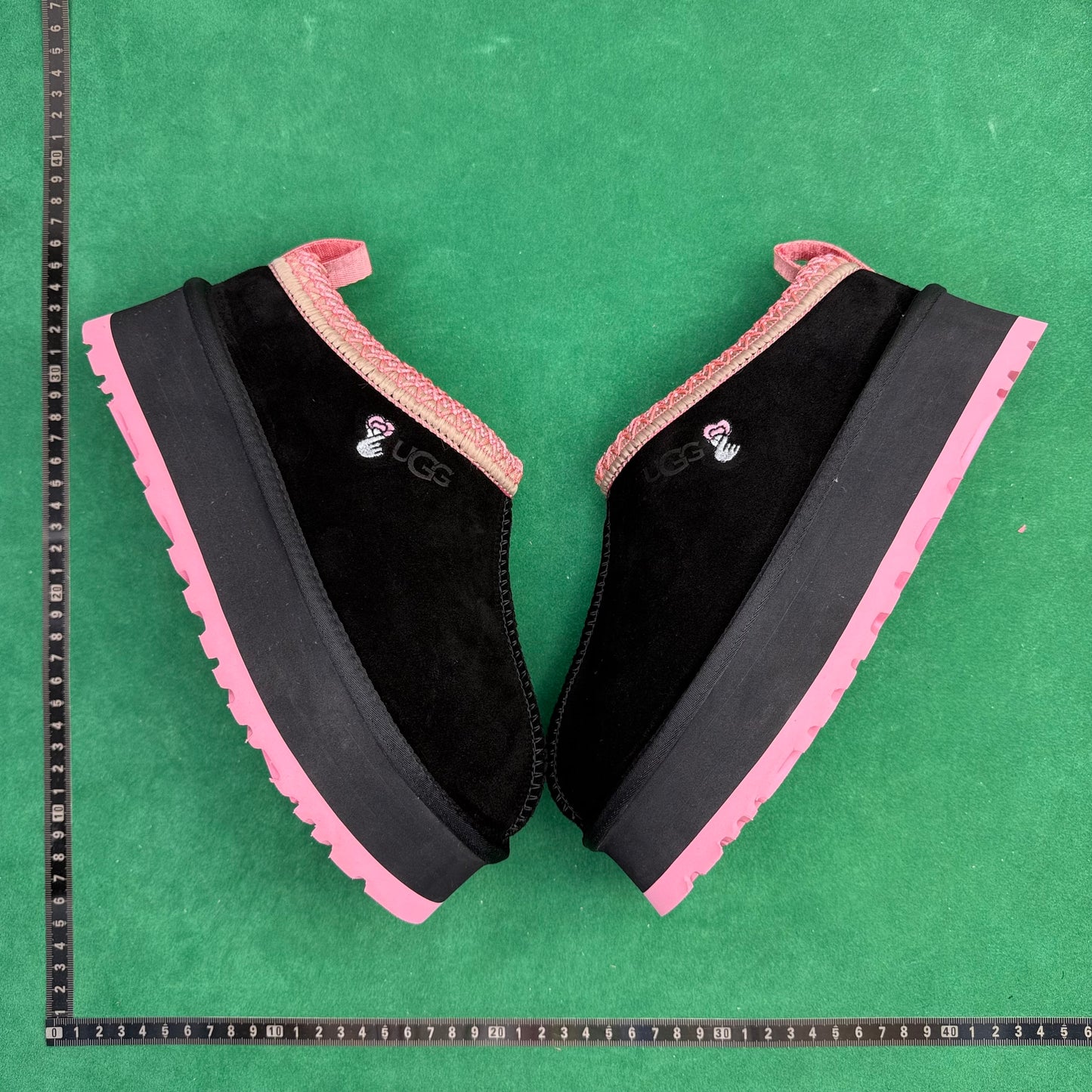 UGG