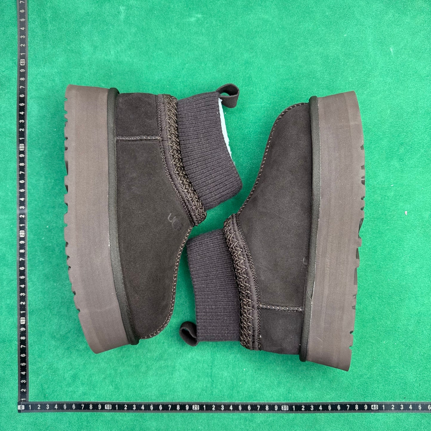 UGG