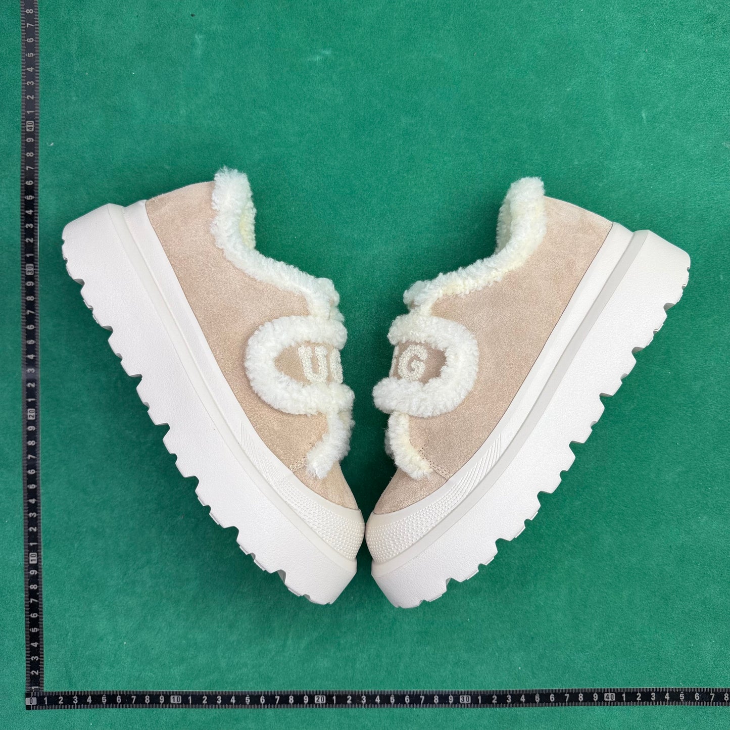 UGG