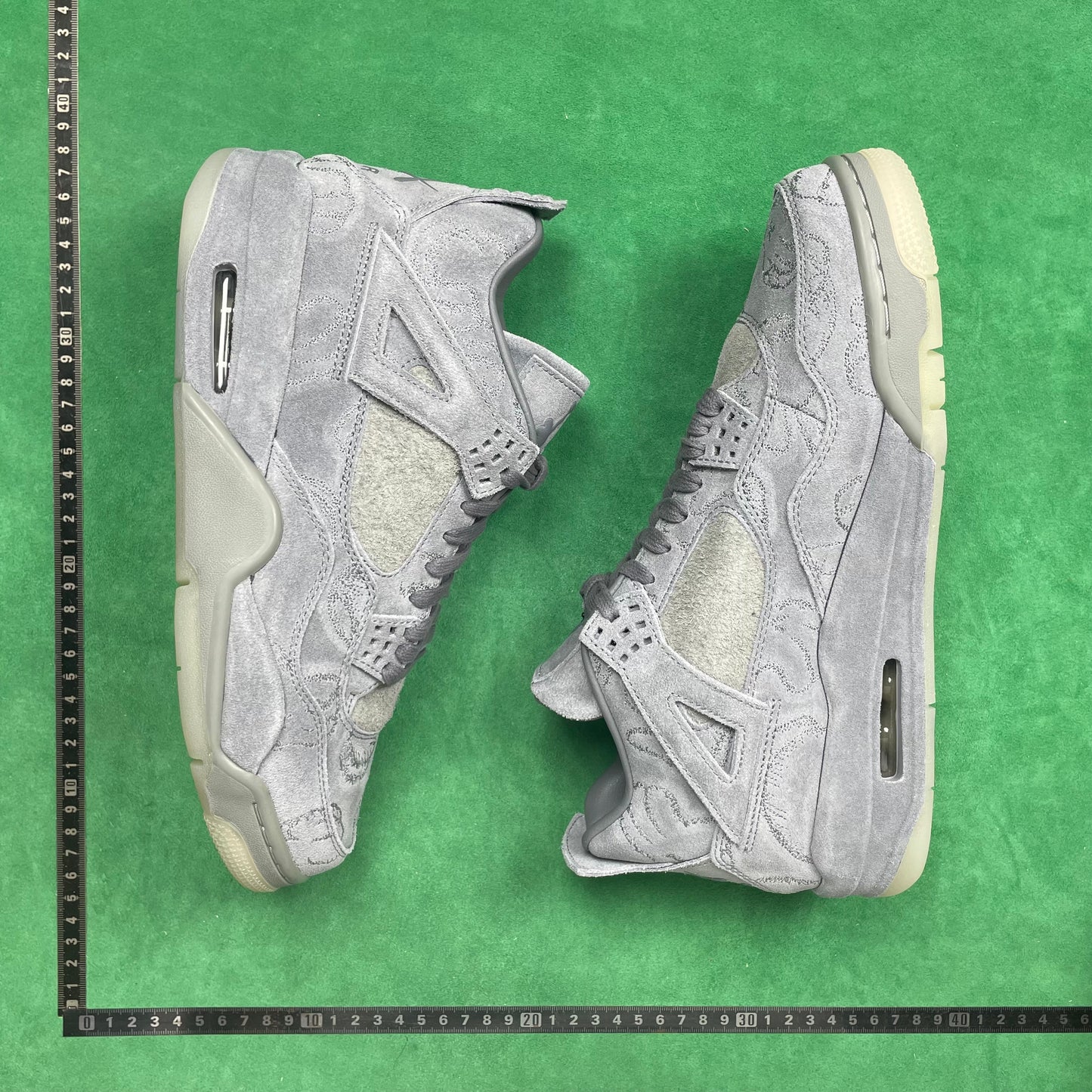 Air Jordan 4 Retro Kaws