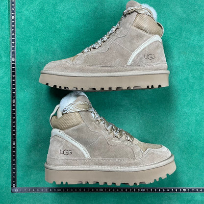 UGG
