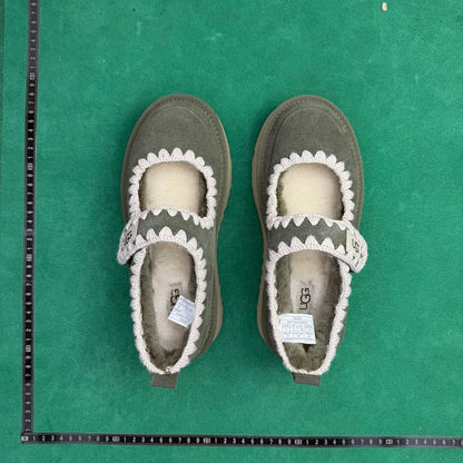 UGG